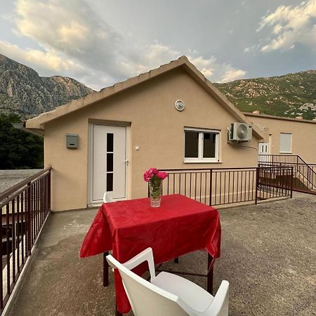 Apartmani Dada Kotor Zewnętrze zdjęcie