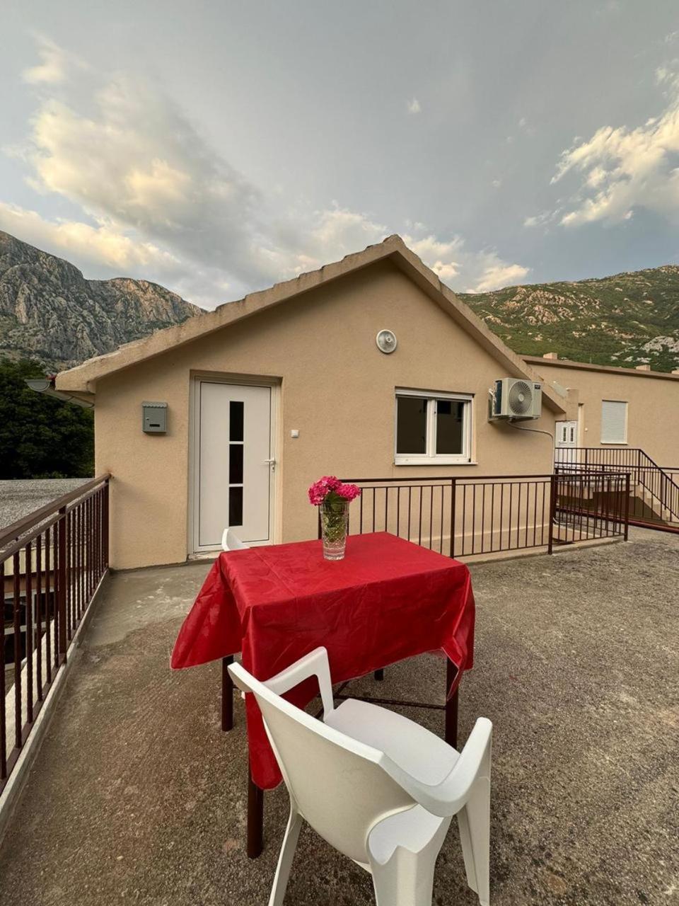 Apartmani Dada Kotor Zewnętrze zdjęcie